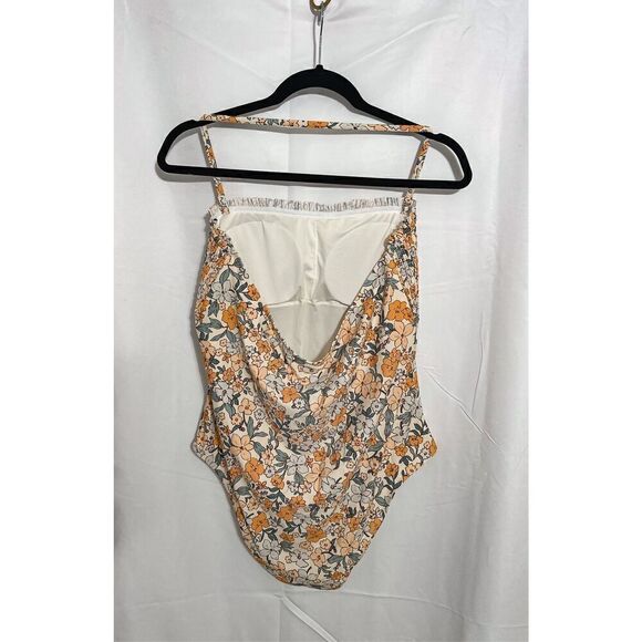 Cupshe NWT One piece floral suit - Picture 3 of 9